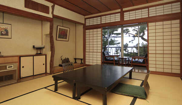 -オーシャンビューレトロ和室［バス・トイレ付］-　二見浦の海岸に面しており、人気のお部屋となります。