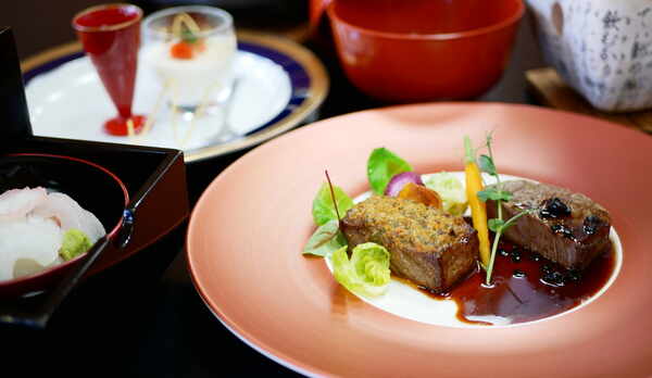 【特選会席プラン 〜オリーブ牛食べくらべ〜】