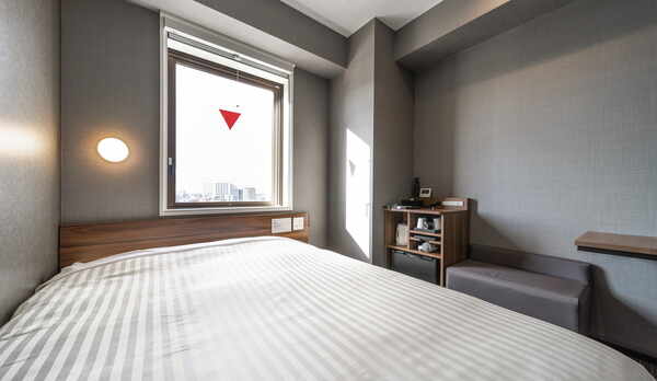 眠りを追及した150cm幅のワイドベッドと適度な硬さのマットでぐっすり