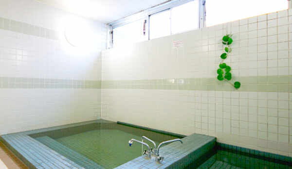 【浴場】24時間利用可能です。足を伸ばしてのんびりゆったり♪