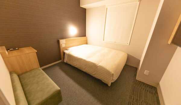 眠りを追及した150cm幅のワイドベッドと適度な硬さのマットでぐっすり♪