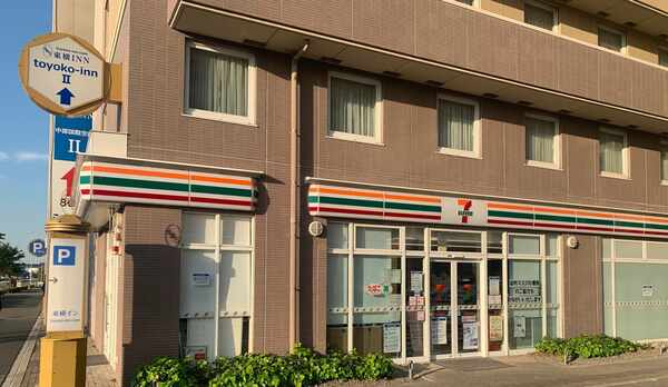 セブンイレブン（1号館ロータリー内）