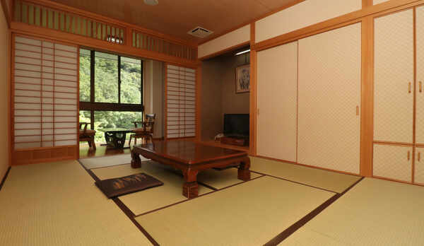 和室10畳-スタンダードタイプのお部屋はこちら！