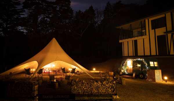 TAKIBIラウンジとキッチンカー