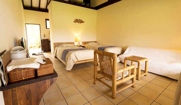 *【客室一例】落ち着いた配色でのんびりと寛げる客室です。