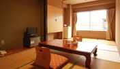 ■和室10畳〜12畳　—2〜5名様用—　当館では心安らぐ和室タイプのお部屋をご用意しております。