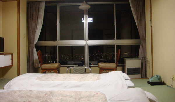 【和室】和らぎと、安らぎの空間です。それぞれのお部屋からの眺望は素晴らしいと評判です。