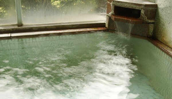 *湯治にも良いといわれる鹿教湯温泉を贅沢にかけ流しでお楽しみください。