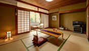 *【客室・10畳】窓は山側に面しており、四季折々の風景と共にゆったりとおくつろぎ頂けます。