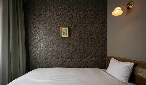 ■禁煙　シングル■シンプルで清潔感溢れるお部屋。Wi-Fi無料。高速ネット回線で、動きも快適♪