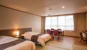 禁煙室　和室１０畳２ベット＋ダイニングテーブル（トイレ付）