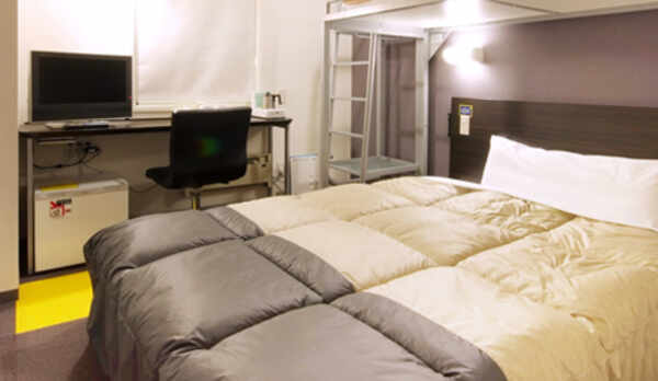 ＊スーパールーム・３名様まで入室可能＊＜ダブルベッド+ロフトベッド：計2台のスタジオツイン＞