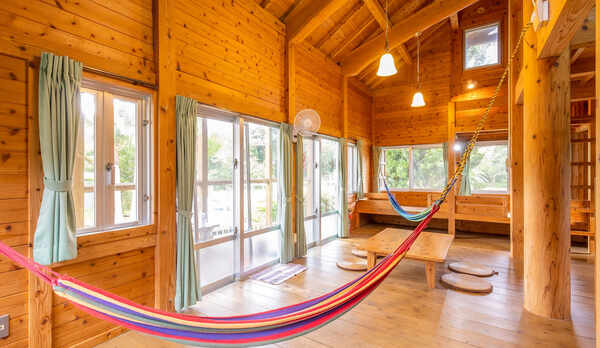・＜コテージ＞コテージ内にはハンモックも！お子様も大喜びです