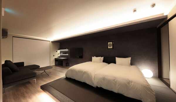 【静護】黒基調のシックな内装と落ち着く空間