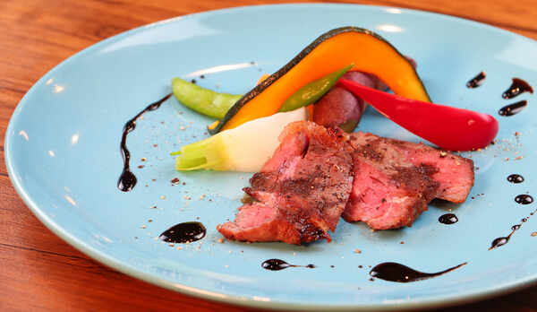 《HERB & SPICE CAFE MINERAL》メイン一例-県産和牛〜旬野菜とともに〜 