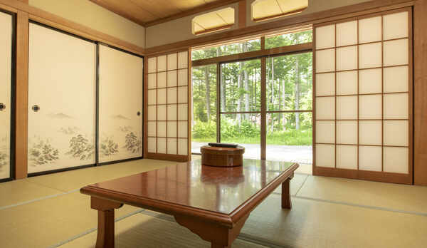 【禁煙】和室10畳　1−5名（バス・トイレ共用）