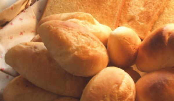 無料サービスの朝食の天然酵母パン