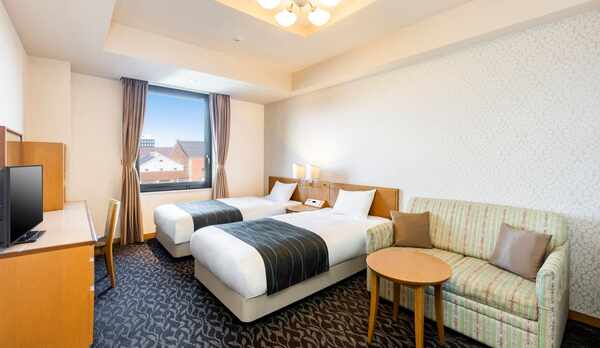 アクセシブルツイン。運河側に位置しハンディキャップルームの為、通路スペースを広く作っております