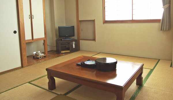 *【客室一例】全室テレビ、DVDプレーヤー、冷蔵庫完備！快適にお過ごしいただけます！ 