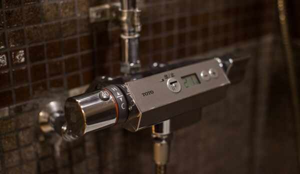 最新のシャワー機器