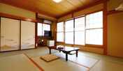 【グループ和室】6名様まで利用できる広々和室（バス・トイレなし）