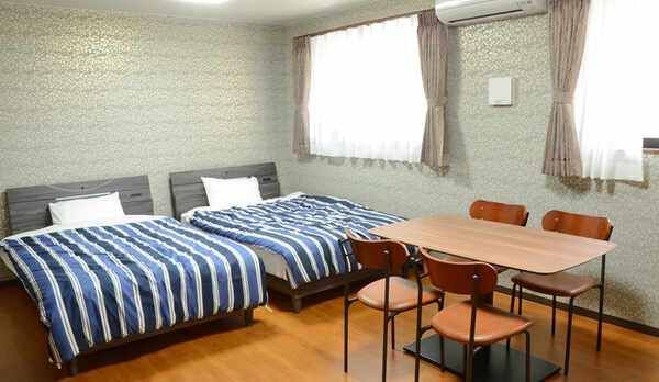 洋室　中　3〜4人部屋