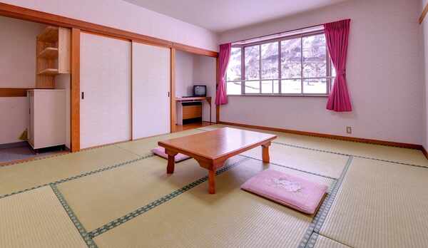 *和室10畳（客室一例）