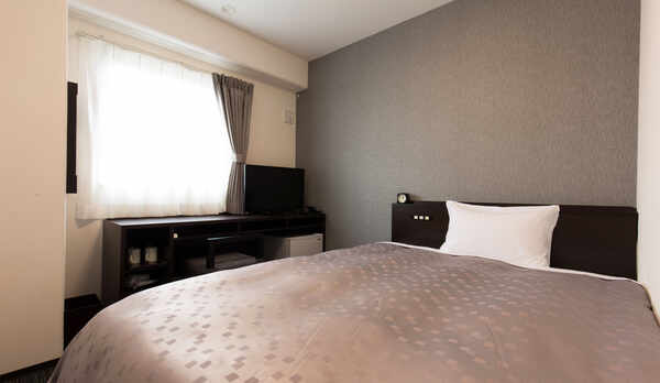 シングル　13.5〜15.3㎡ ベッドサイズ: 幅140cm&times;縦200cm