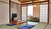 *【客室一例】畳のお部屋でゆっくりお寛ぎください。