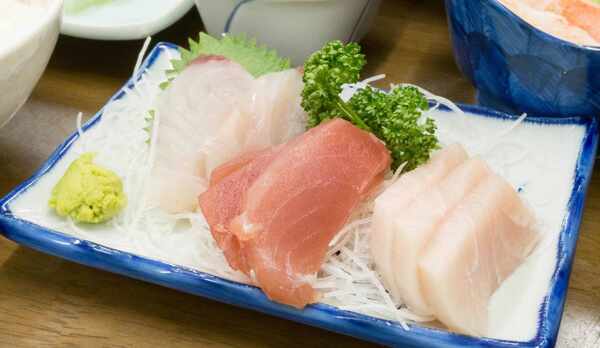 *［夕食一例］刺身＜バランスを考えた計6.7品のお料理をご用意しております。