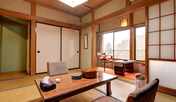 *和室6畳（客室一例）/本館・新館と山側・川側の眺望は宿のおまかせで