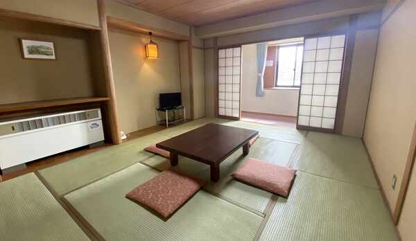 *和室一例/バストイレ付とトイレ付のお部屋がございます。畳のお部屋で足を伸ばしてのんびり&hellip;