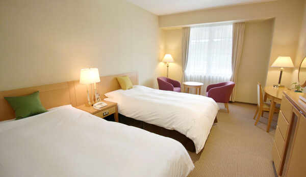 ＜スタンダードツイン＞28㎡　山側の景色を望む客室　