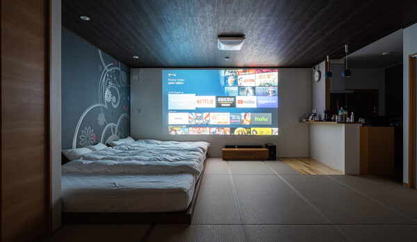 独り占めできる特大スクリーン