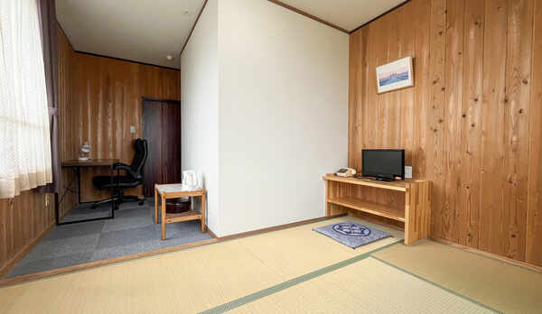 #和室(風呂付) 広々としたお部屋でゆったりとお寛ぎください。