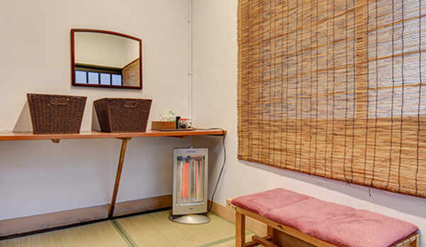 *女湯　岩風呂　脱衣所