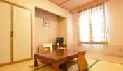 【和室６畳】畳の香りに癒される和室のお部屋です。
