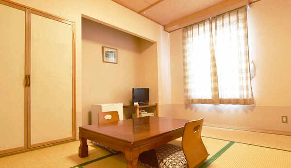 【和室６畳】畳の香りに癒される和室のお部屋です。