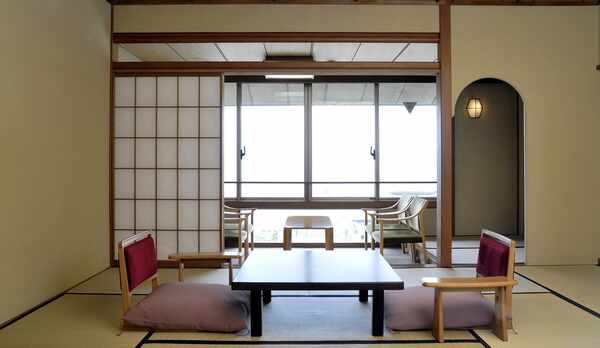 [8階-9階]諏訪湖を望むフロア和室10帖広縁付