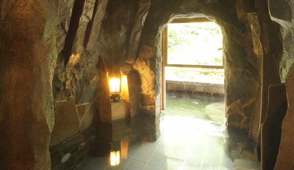 【特別露天風呂付客室&ldquo;水&rdquo;〜150平米　専用露天風呂】お食事はお部屋出し