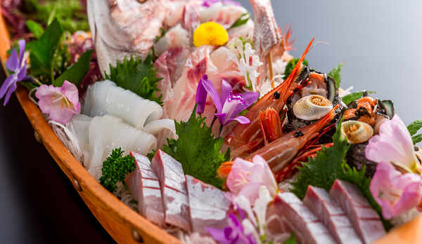 舟盛りの例／新鮮な食材を使用する為、ネタは日替わり