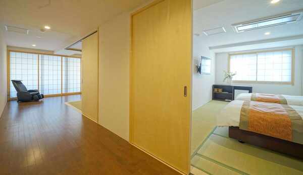 【半露天風呂付ファミリースイート◇2間和洋室】81平米の広々二間タイプ