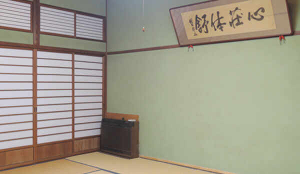 【部屋一例】和室16畳（松）／純和風のゆっくり寛げるお部屋です。