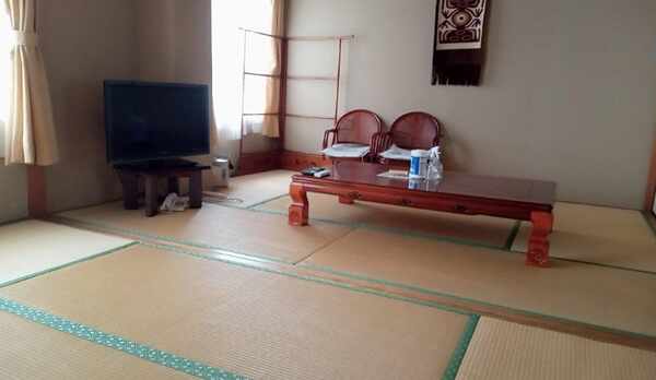 和室12畳　温泉街側（定員5名）