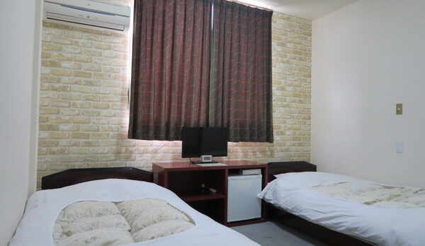 洋室ツイン　（バス・トイレ付）wi-fi 冷蔵庫　あり