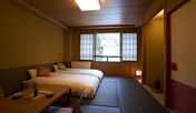 【倶楽部ルーム】和室にローベッドを2台配した空間。客室は全室禁煙、蔵王の澄んだ空気を楽しんで