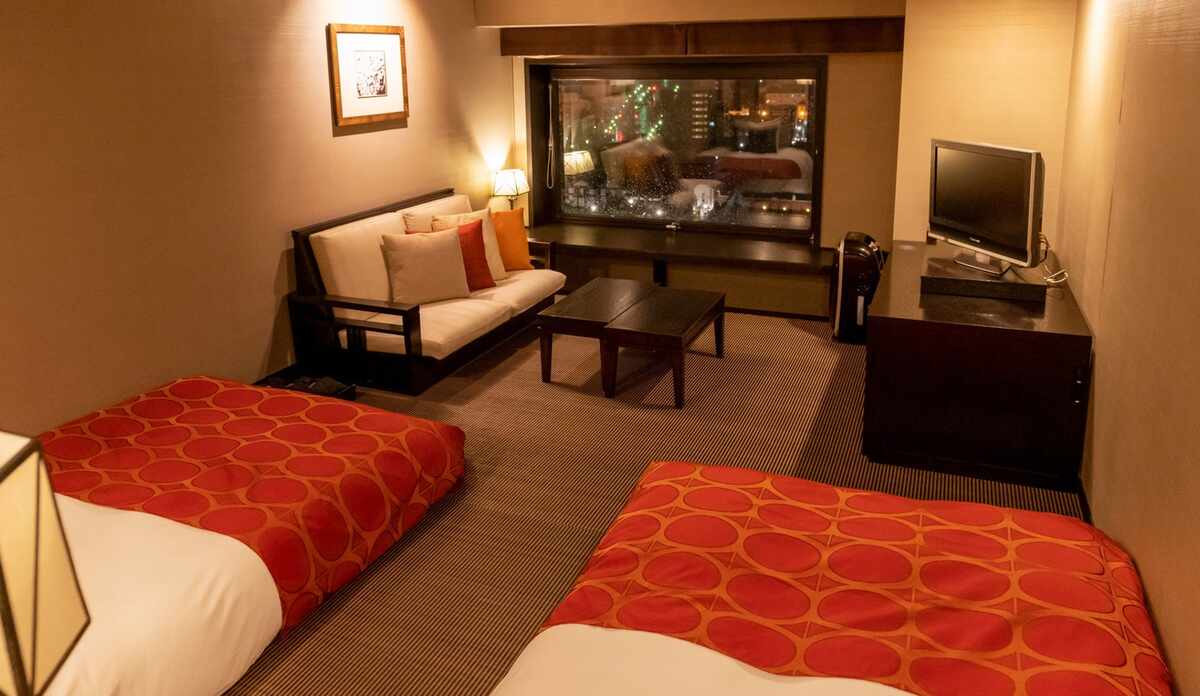 北海道】登別グランドホテル 宿泊優待券 2枚セット〈全宿泊プラン半額〉 温泉宿