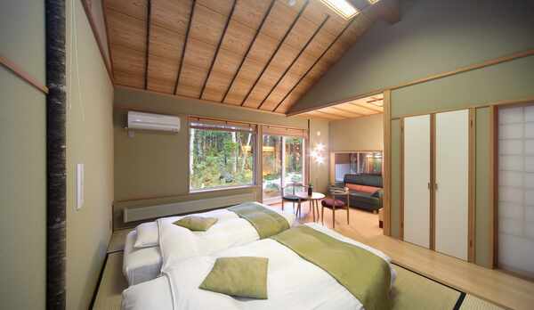 離れ棟露天風呂付 102号室（桐）