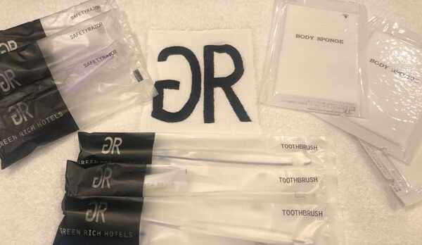 共通客室アメニティ■歯ブラシ、カミソリ、ボディスポンジ、フェイスタオル、バスタオル、バスマット