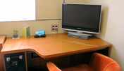 【シングル】広めのデスクはビジネス利用に最適♪Wi-Fiも利用可能です
